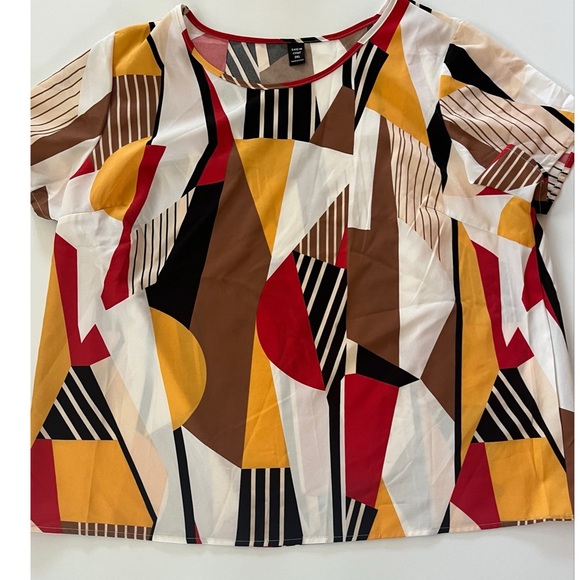 Shein Curve Women’s Multicolored Geo Print Short Sleeve Blouse Size 3X - Picture 5 of 6